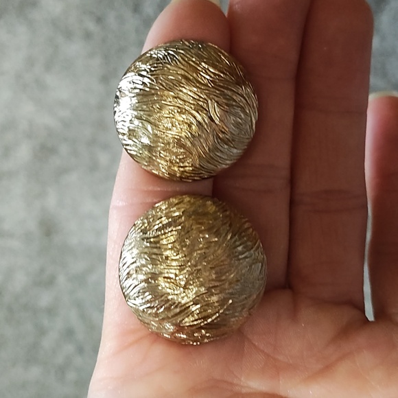 Monet Jewelry - MONET VINTAGE LARGE TEXTURED GOLD-TONE DOME-SHAPED 1.3" CLIP-ON EARRINGS